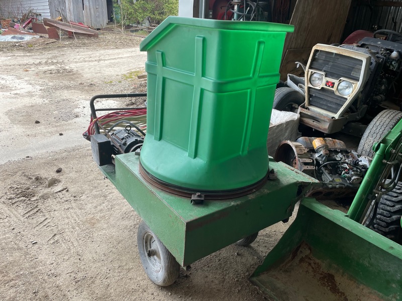Hay/Forage/Livestock  WIC Electric Bale Chopper Photo